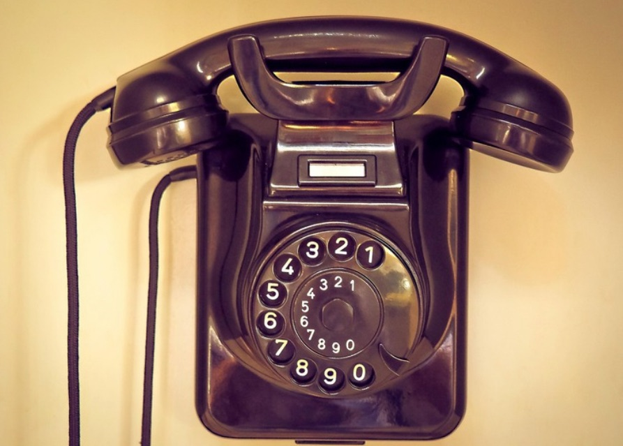 Why I Got a House Phone So I Could Use My iPhone Less